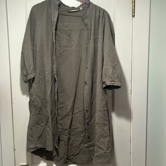 Olive Green textured long sleeveless tank with Jacket - Picture 5 of 6